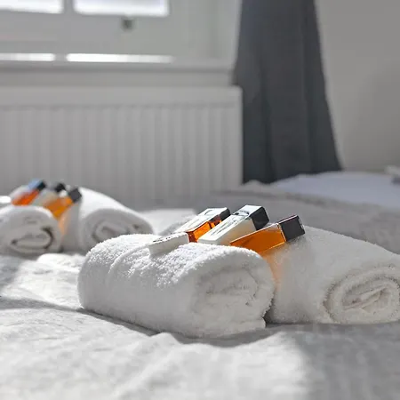 Beautiful 3 Bedroom Flat In Scott Ellis Gardens Londra Esterno foto