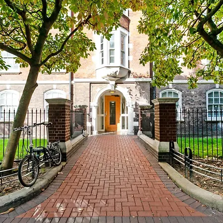 Beautiful 3 Bedroom Flat In Scott Ellis Gardens Londra Esterno foto