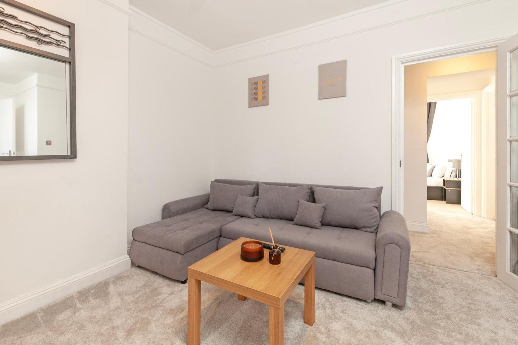 Appartement Beautiful 3 Bedroom Flat In Scott Ellis Gardens Londen