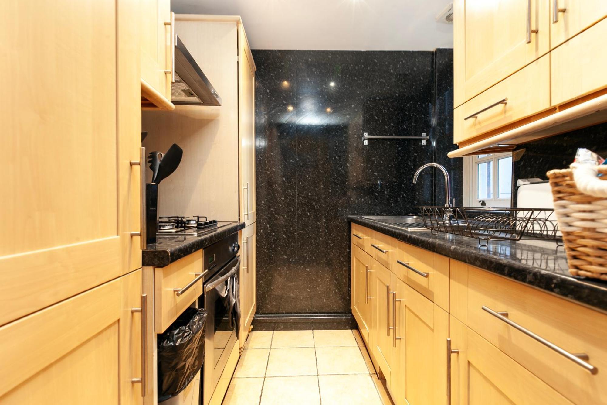 Beautiful 3 Bedroom Flat In Scott Ellis Gardens * Londen