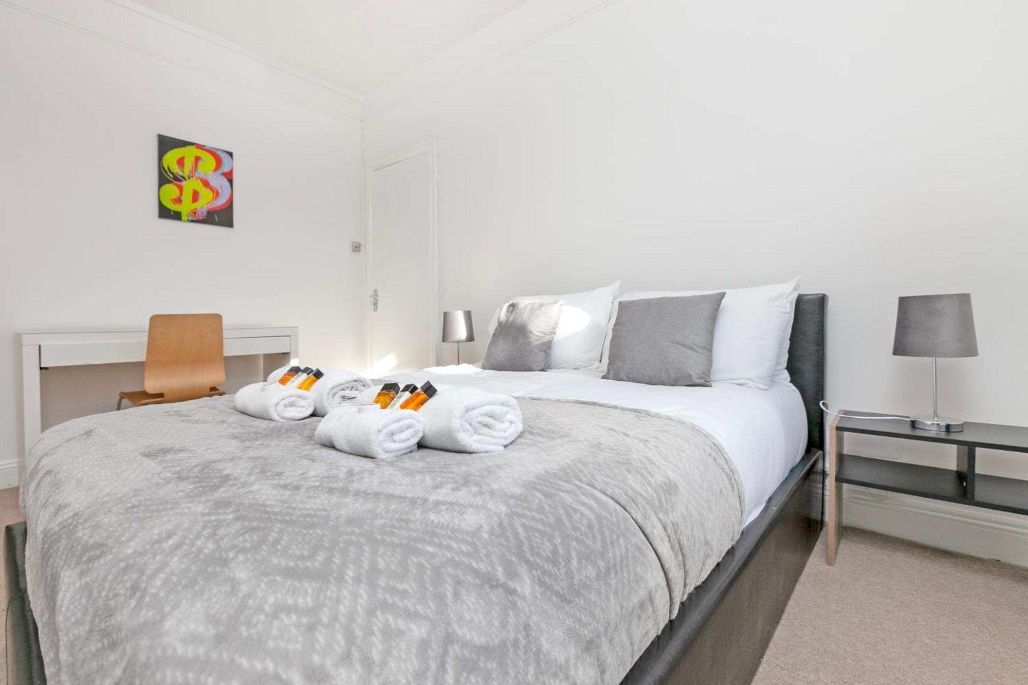 Appartement Beautiful 3 Bedroom Flat In Scott Ellis Gardens Londen