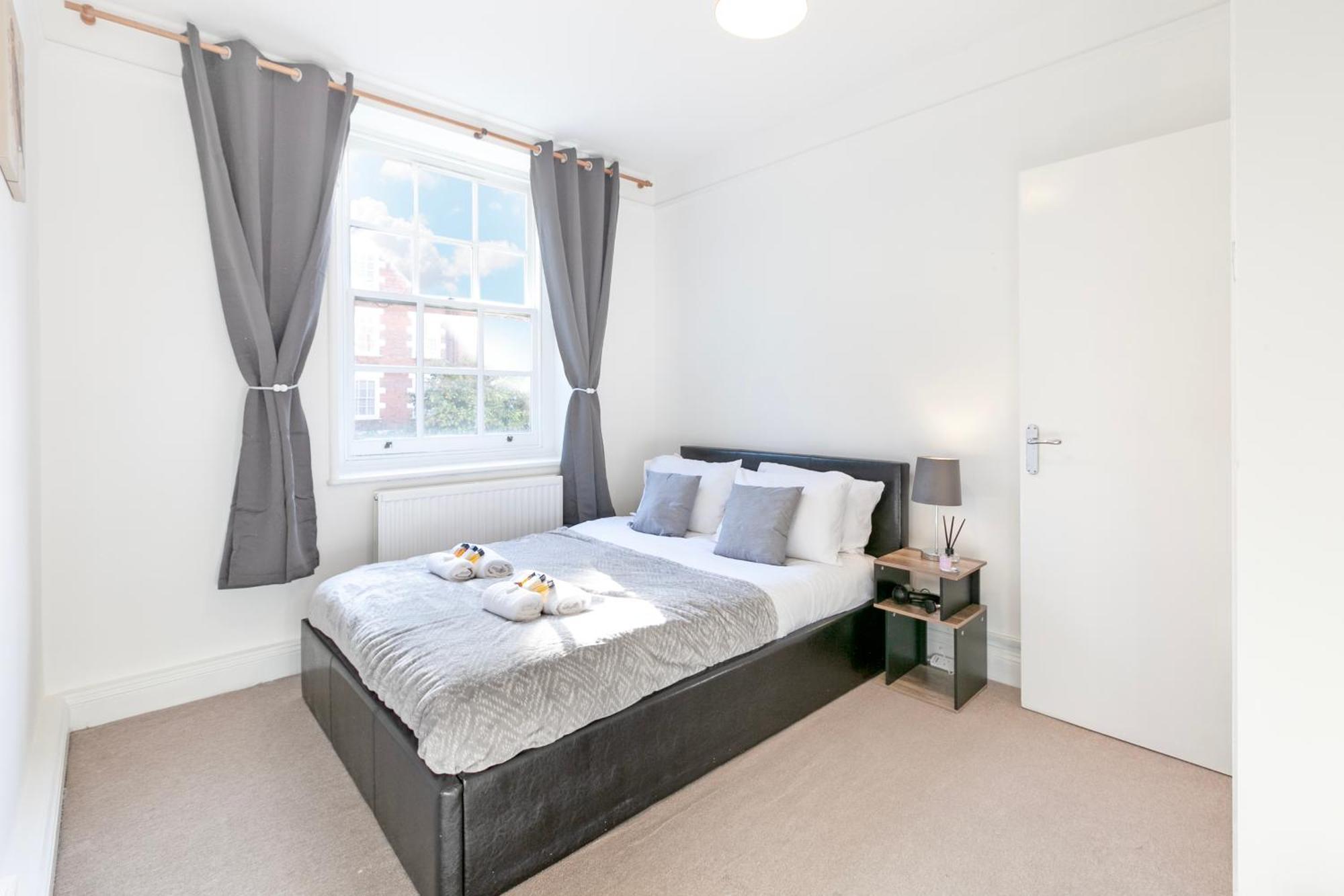 Appartement Beautiful 3 Bedroom Flat In Scott Ellis Gardens Londen